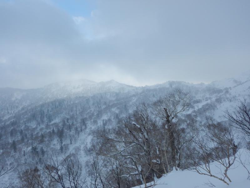 朝里岳に向かう途中に白井岳が良く見えました